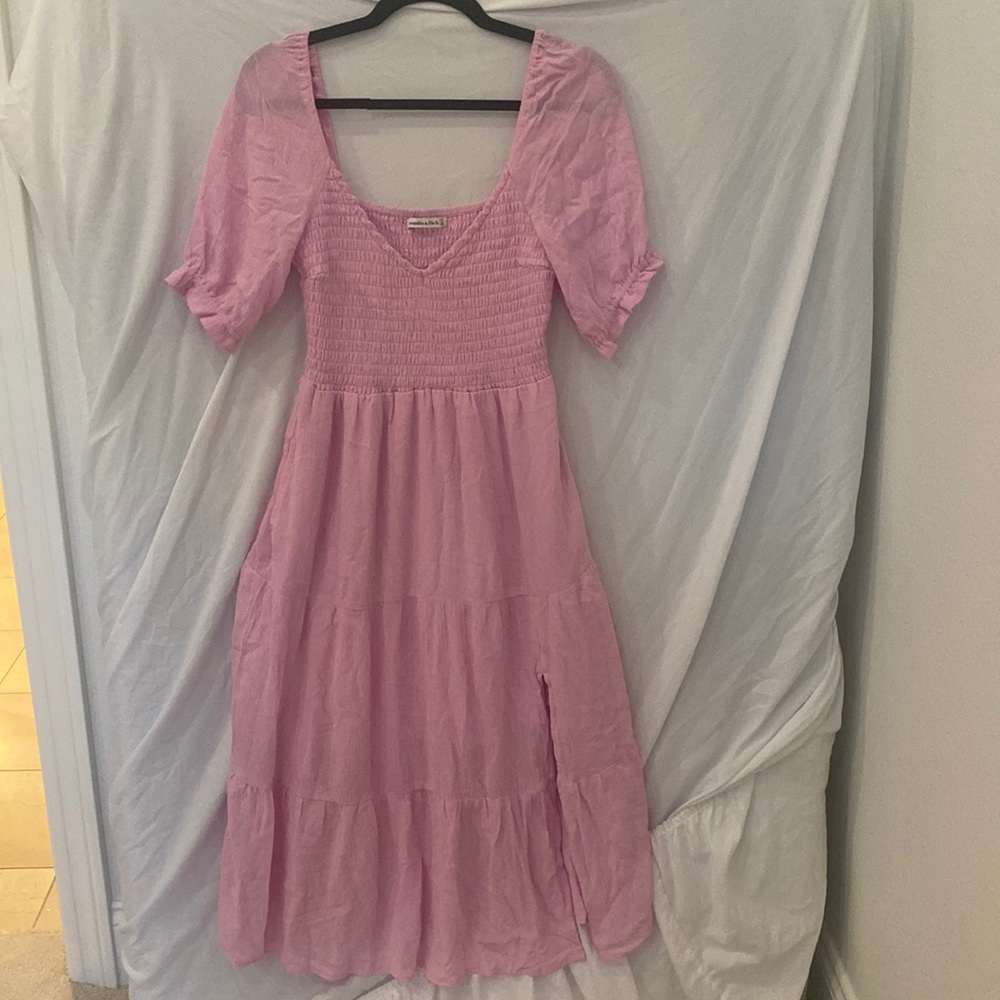 Abercrombie and Fitch Short-Sleeve Smocked Midi Dress - Pink -med